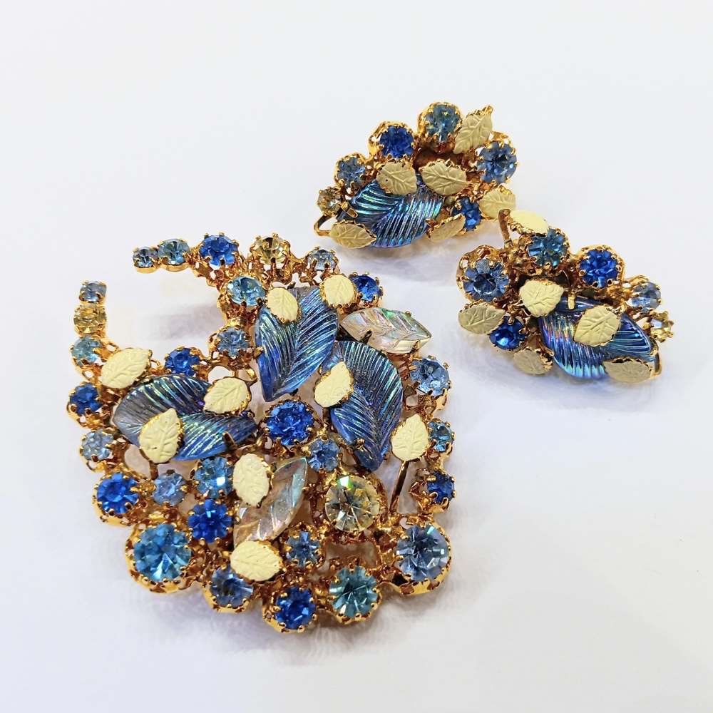 Vintage Gold Blue Rhinestone Brooch Earrings Set